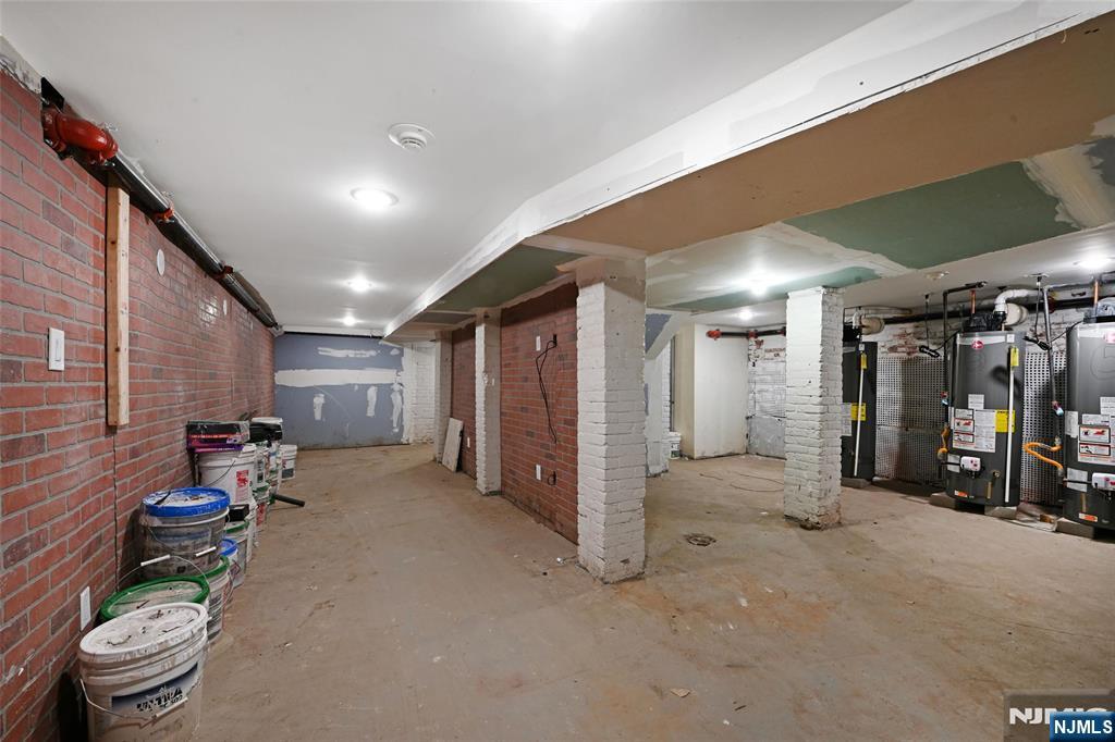 208 15th Street Jersey City, NJ 07310 - Photo 23 of 46 a view of a hallway with seating area