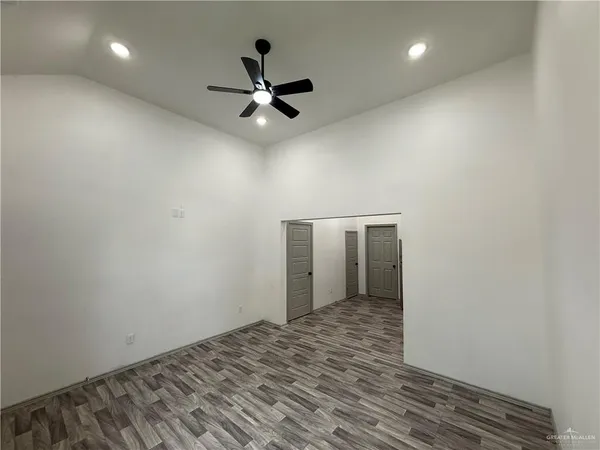a view of empty room with ceiling fan