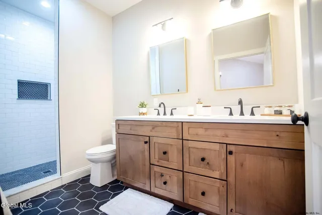 $780,827 | 119 Sand Hill Road, Greenfield, NY 12833