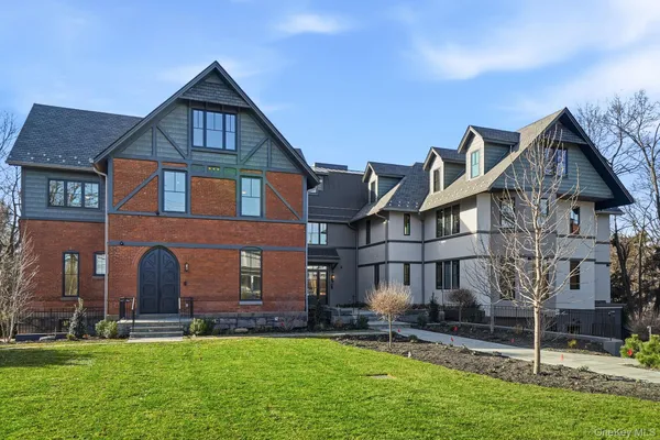 $6,700 | 34 Clinton Avenue, Unit 10, Dobbs Ferry, NY 10522