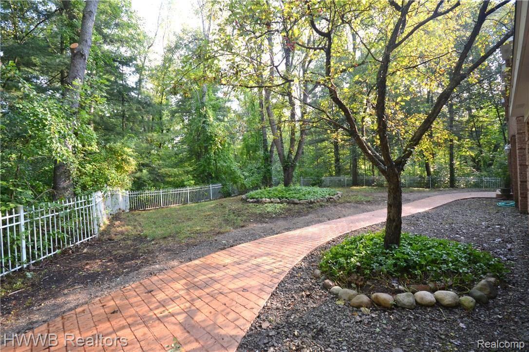 1990 East Gunn Road Rochester, MI 48306 - Photo 19 of 28 Front Walkway