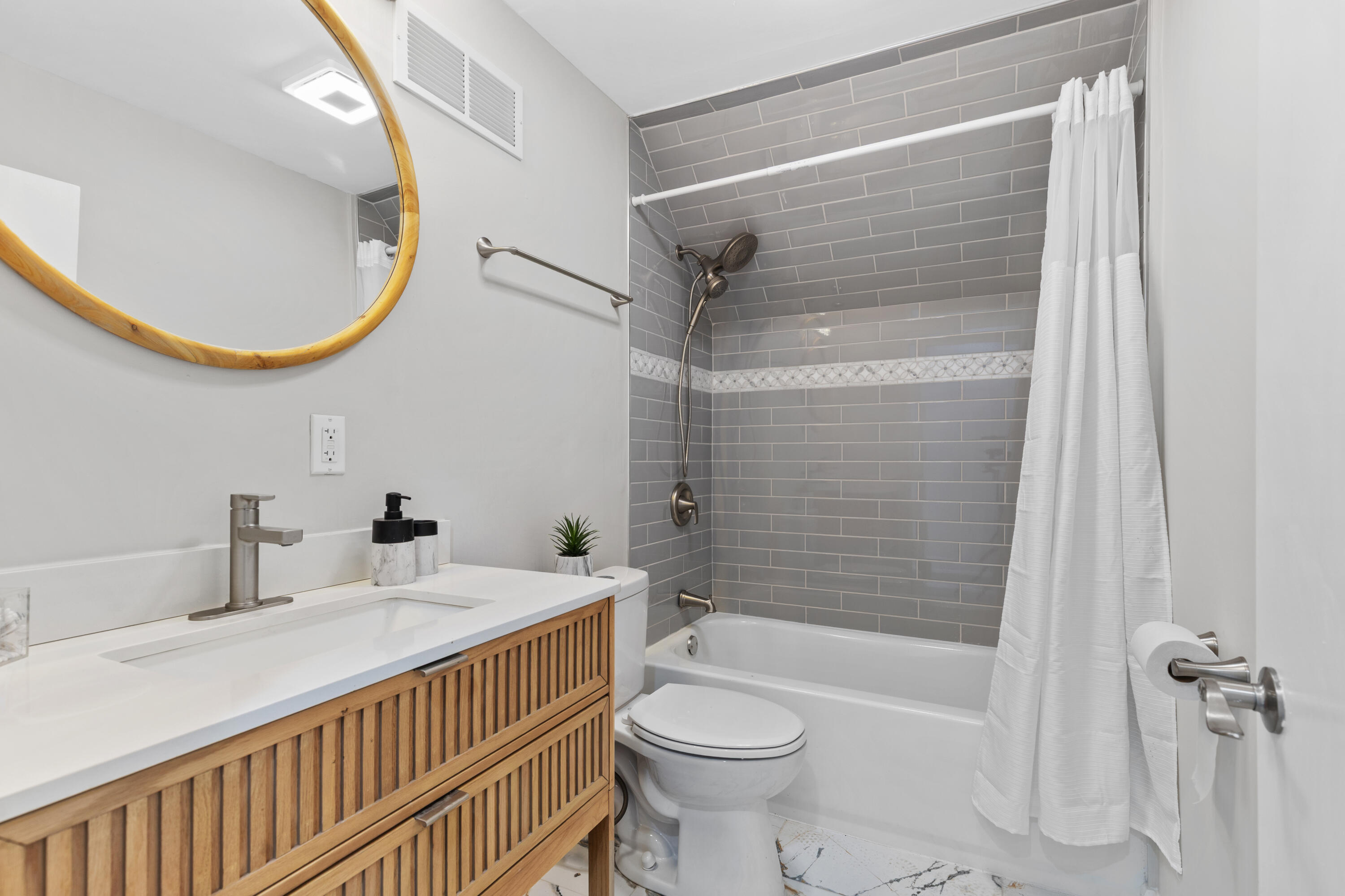 6352 North 104th Street Milwaukee, WI 53225 - Photo 18 of 27 Upper Bathroom