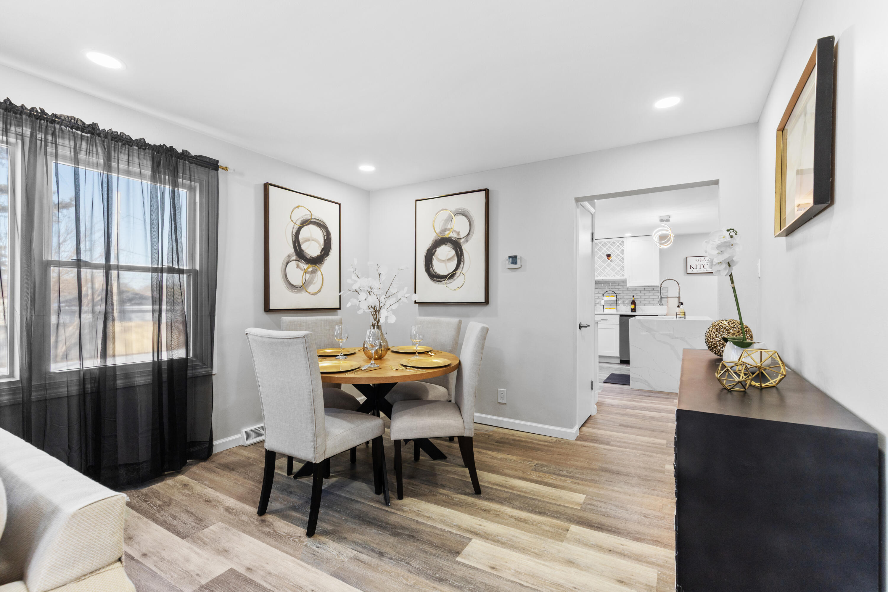 6352 North 104th Street Milwaukee, WI 53225 - Photo 3 of 27 Dining Area