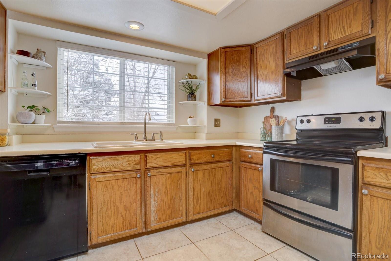 643 Ridgeglen Way Highlands Ranch, CO 80126 - Photo 10 of 40 Gallery Image 10