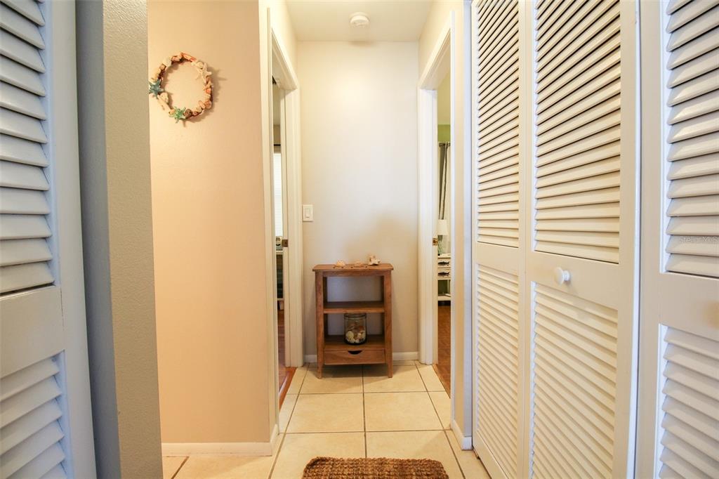 1116 Royal Road Venice, FL 34293 - Photo 20 of 26 a bathroom with a mirror