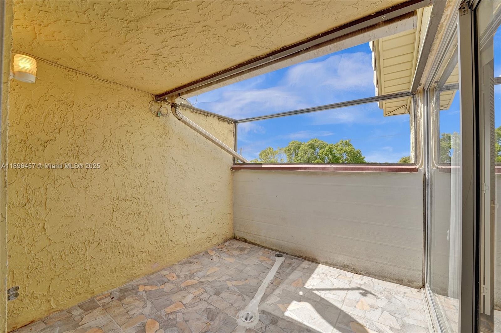 8401 West Sample Road, Unit 20 Coral Springs, FL 33065 - Photo 34 of 61 a view of a small space