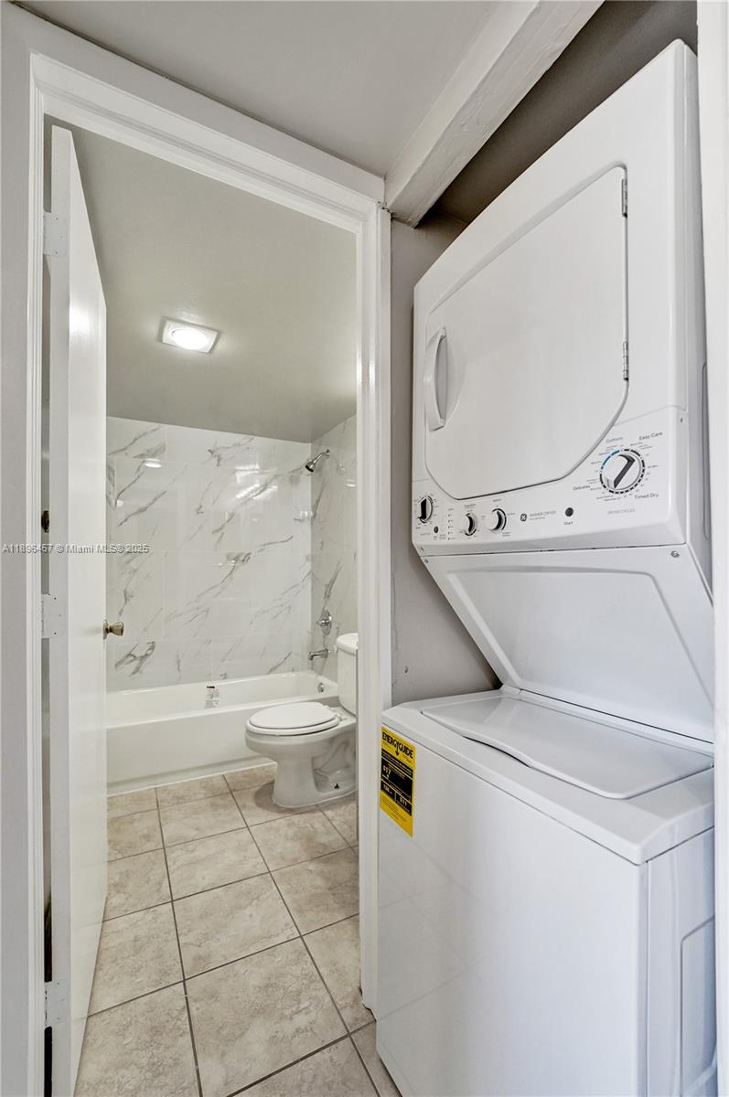 8401 West Sample Road, Unit 20 Coral Springs, FL 33065 - Photo 36 of 61 a bathroom with a granite countertop sink a toilet and bathtub