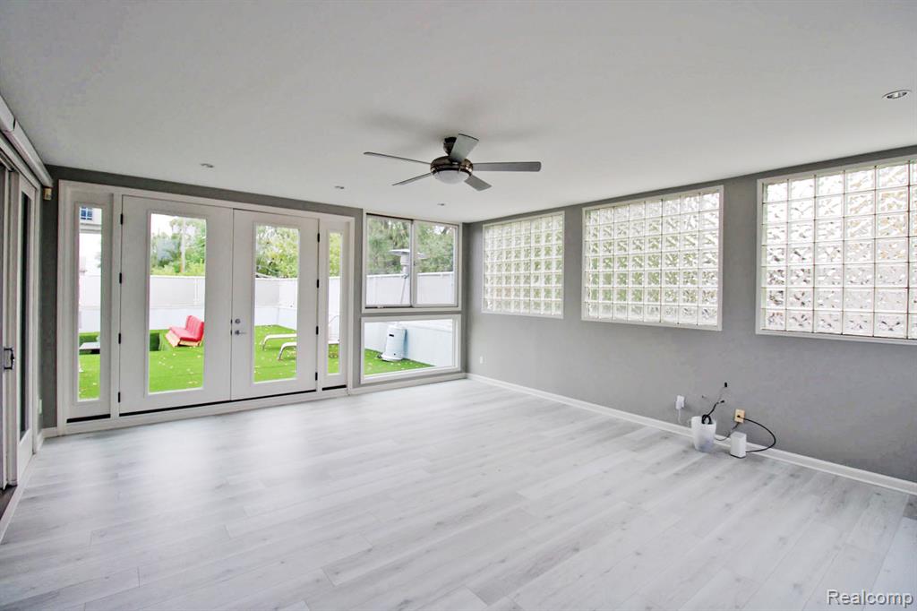 611 West 9 Mile Road Hazel Park, MI 48030 - Photo 8 of 10