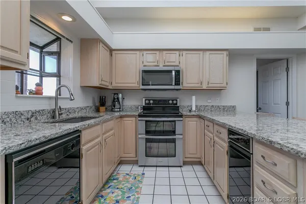 $480,000 | 106 Falls Point Drive, Unit 8C, Lake Ozark, MO 65049