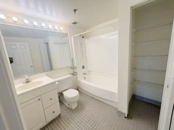 $2,800 | 15 North Beacon Street, Unit 217, Boston, MA 02134
