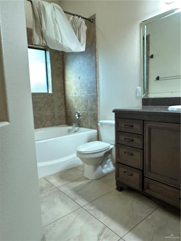 2720 Fairmont Avenue McAllen, TX 78504 - Photo 32 of 35 a bathroom with a sink a toilet and a bathtub