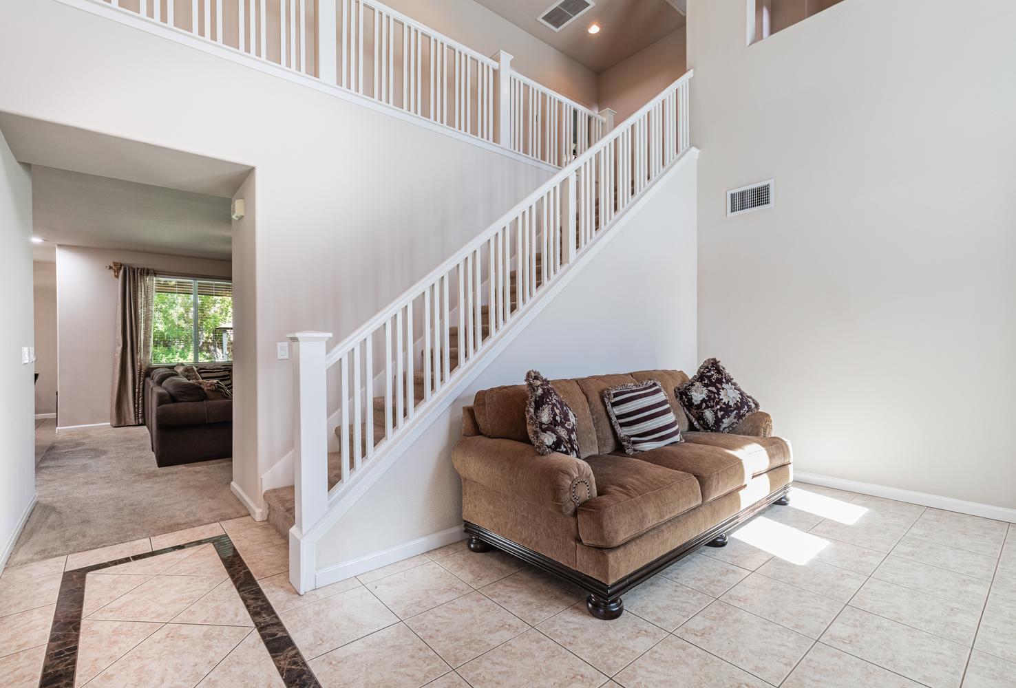 4683 North Arrow Ridge Way Clovis, CA 93619 - Photo 6 of 72 Gallery Image 6