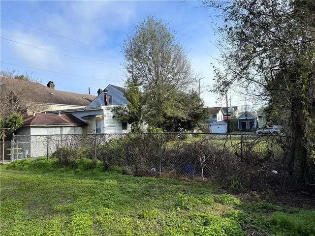 $1,550 | 4616 Annunciation Street, New Orleans, LA 70115