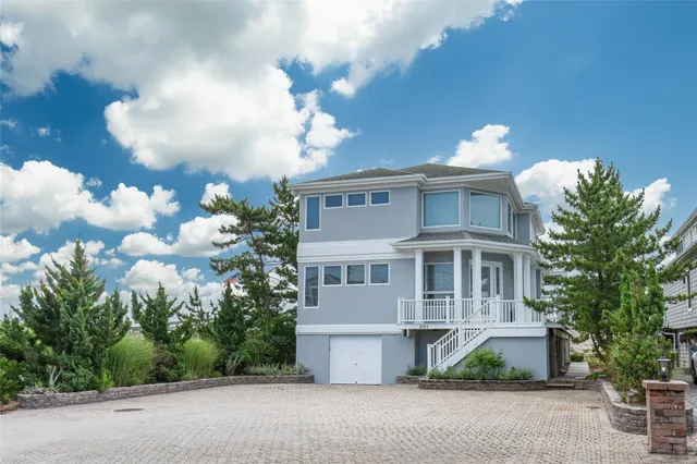 $5,250,000 | 861 Dune Road, Westhampton Beach, NY 11978