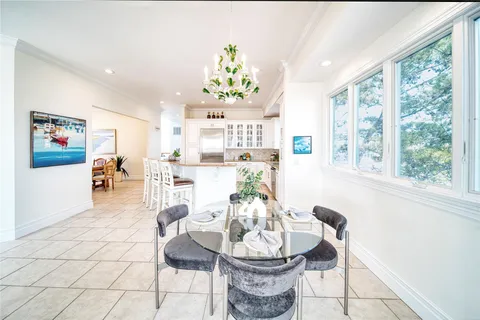 $5,250,000 | 861 Dune Road, Westhampton Beach, NY 11978