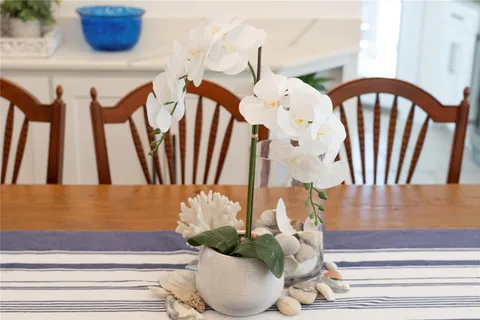 $5,250,000 | 861 Dune Road, Westhampton Beach, NY 11978