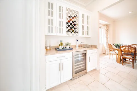 $5,250,000 | 861 Dune Road, Westhampton Beach, NY 11978