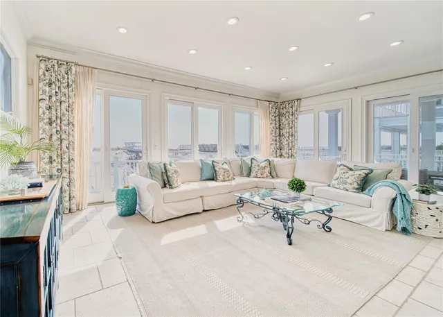 $5,250,000 | 861 Dune Road, Westhampton Beach, NY 11978
