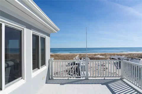 $5,250,000 | 861 Dune Road, Westhampton Beach, NY 11978
