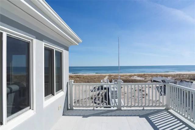 $5,250,000 | 861 Dune Road, Westhampton Beach, NY 11978