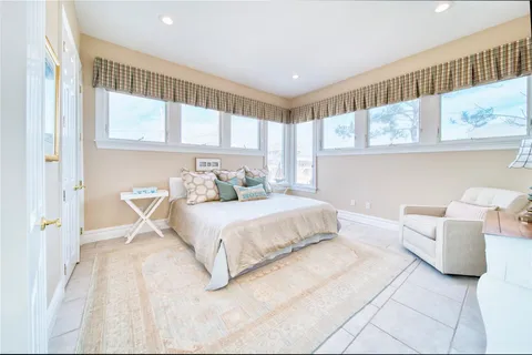 $5,250,000 | 861 Dune Road, Westhampton Beach, NY 11978