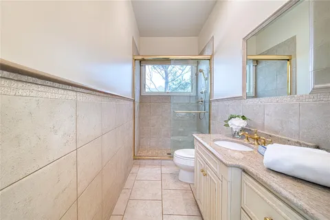 $5,250,000 | 861 Dune Road, Westhampton Beach, NY 11978