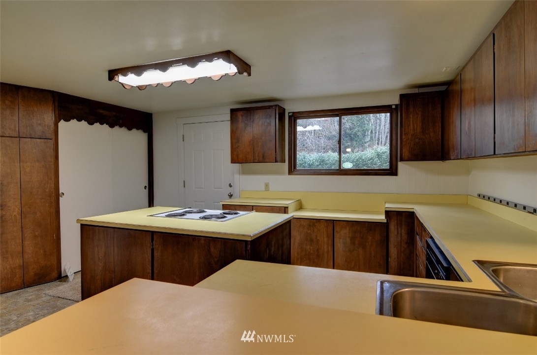 1947 Yew Street Road Bellingham, WA 98229 - Photo 18 of 25 Gallery Image 18