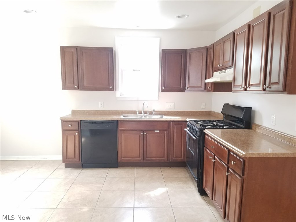 4018 Elmwood Road Cleveland Heights, OH 44121 - Photo 2 of 21