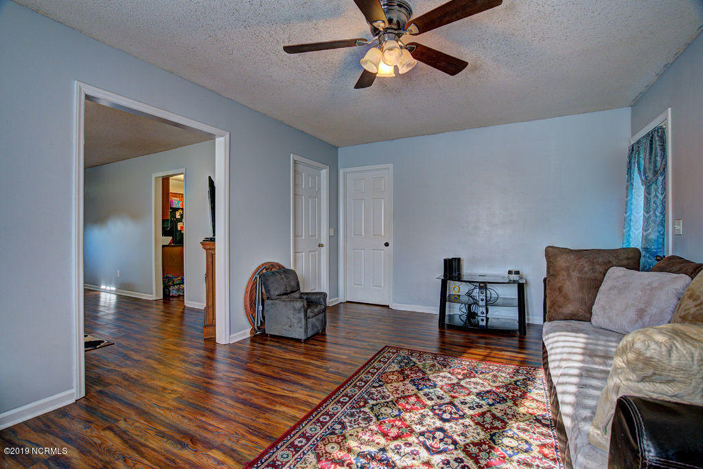 7016 Fallen Tree Road Wilmington, NC 28405 - Photo 11 of 28 Family_01