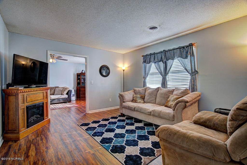 7016 Fallen Tree Road Wilmington, NC 28405 - Photo 5 of 28 Living_03