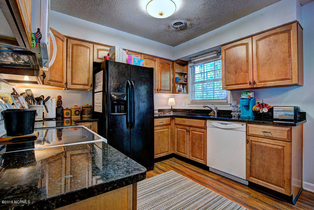 7016 Fallen Tree Road Wilmington, NC 28405 - Photo 9 of 28 Kitchen_06