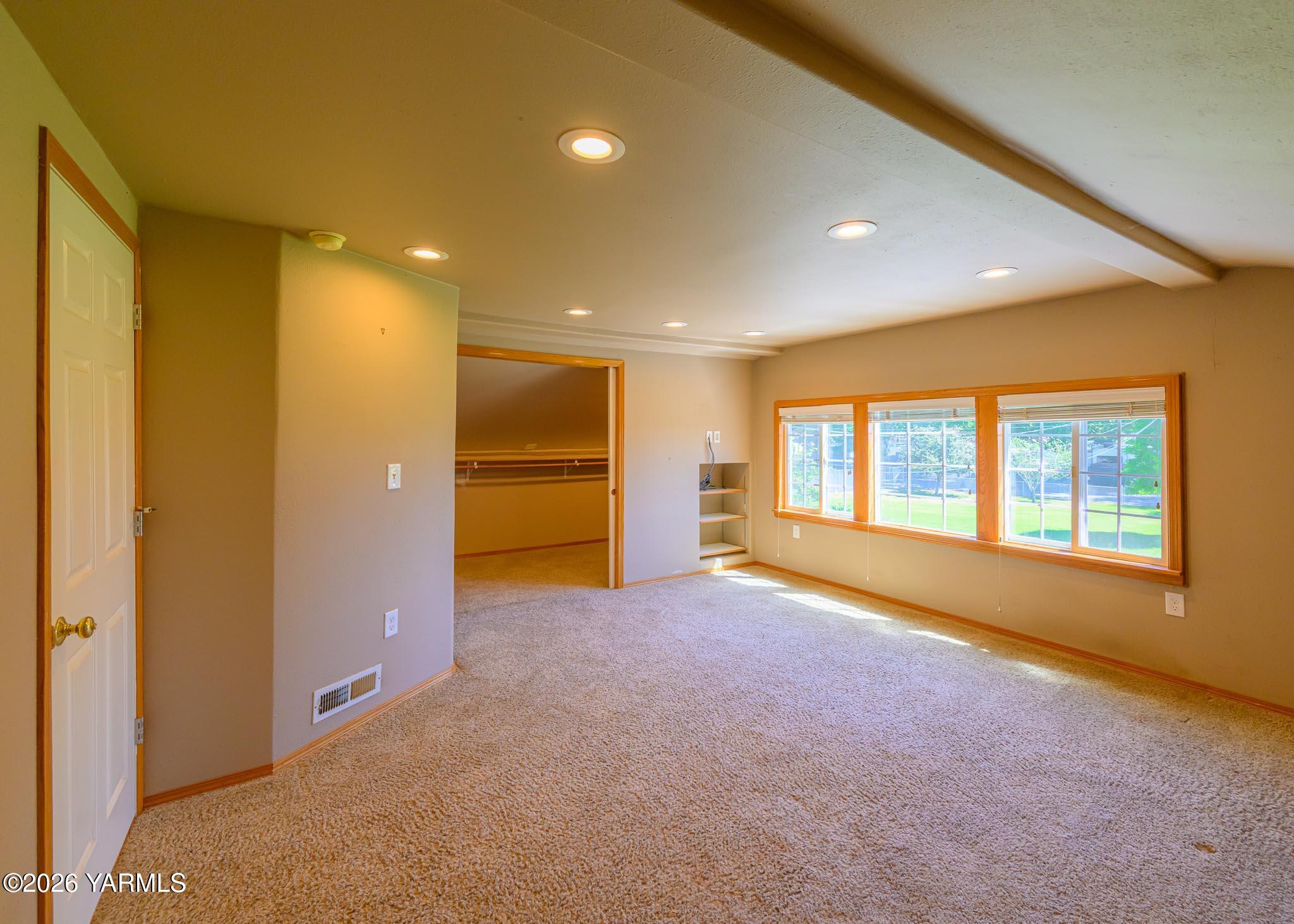 1602 Gordon Road Yakima, WA 98901 - Photo 12 of 24 8 primary bedroom
