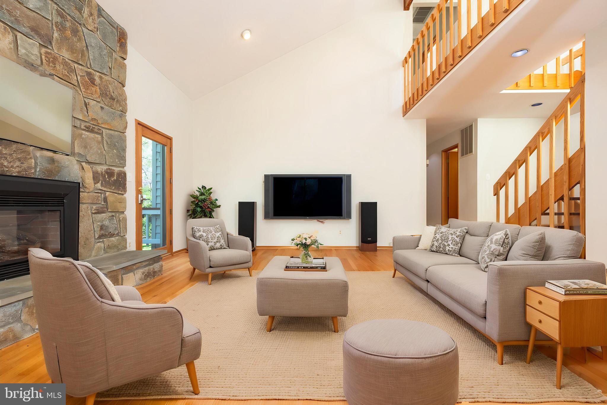 513 Springvale Road Great Falls, VA 22066 - Photo 5 of 95 Living room (Virtually staged)