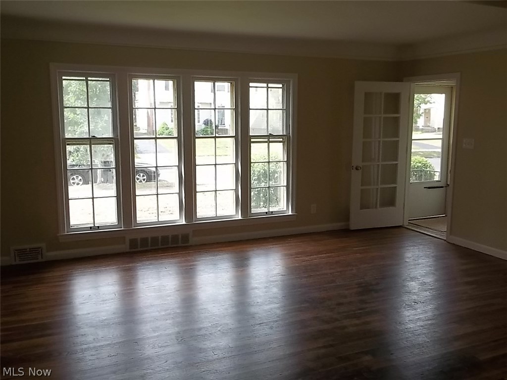 3751 Bainbridge Road Cleveland Heights, OH 44118 - Photo 2 of 32