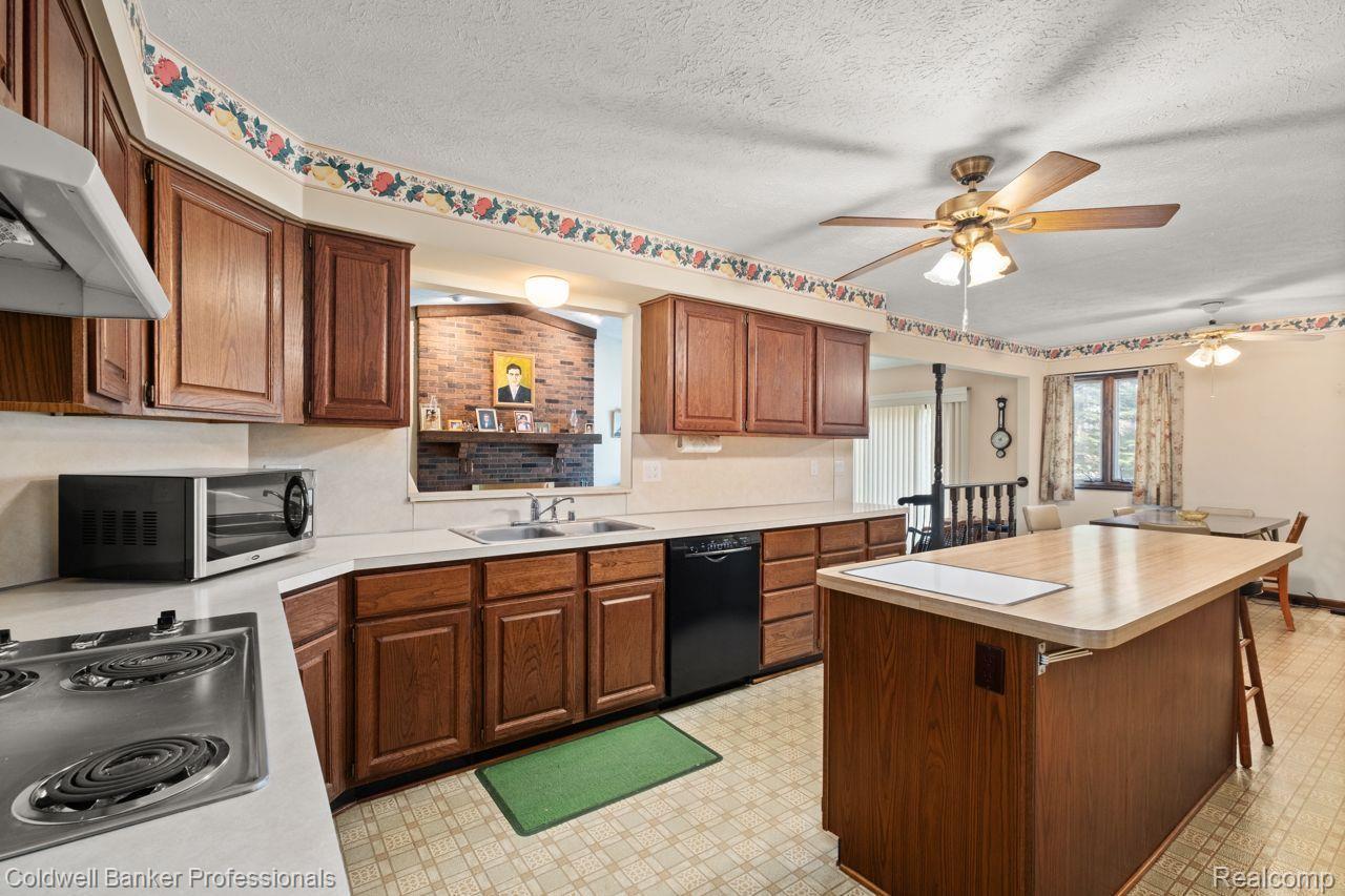 12520 Clyde Road Fenton, MI 48430 - Photo 7 of 36 Gallery Image 7