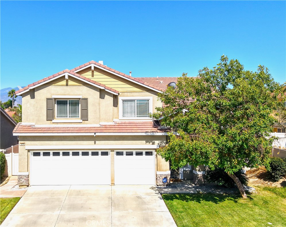 1279 Longbranch Road San Jacinto, CA 92582 - Photo 34 of 35 a view of a house with a yard