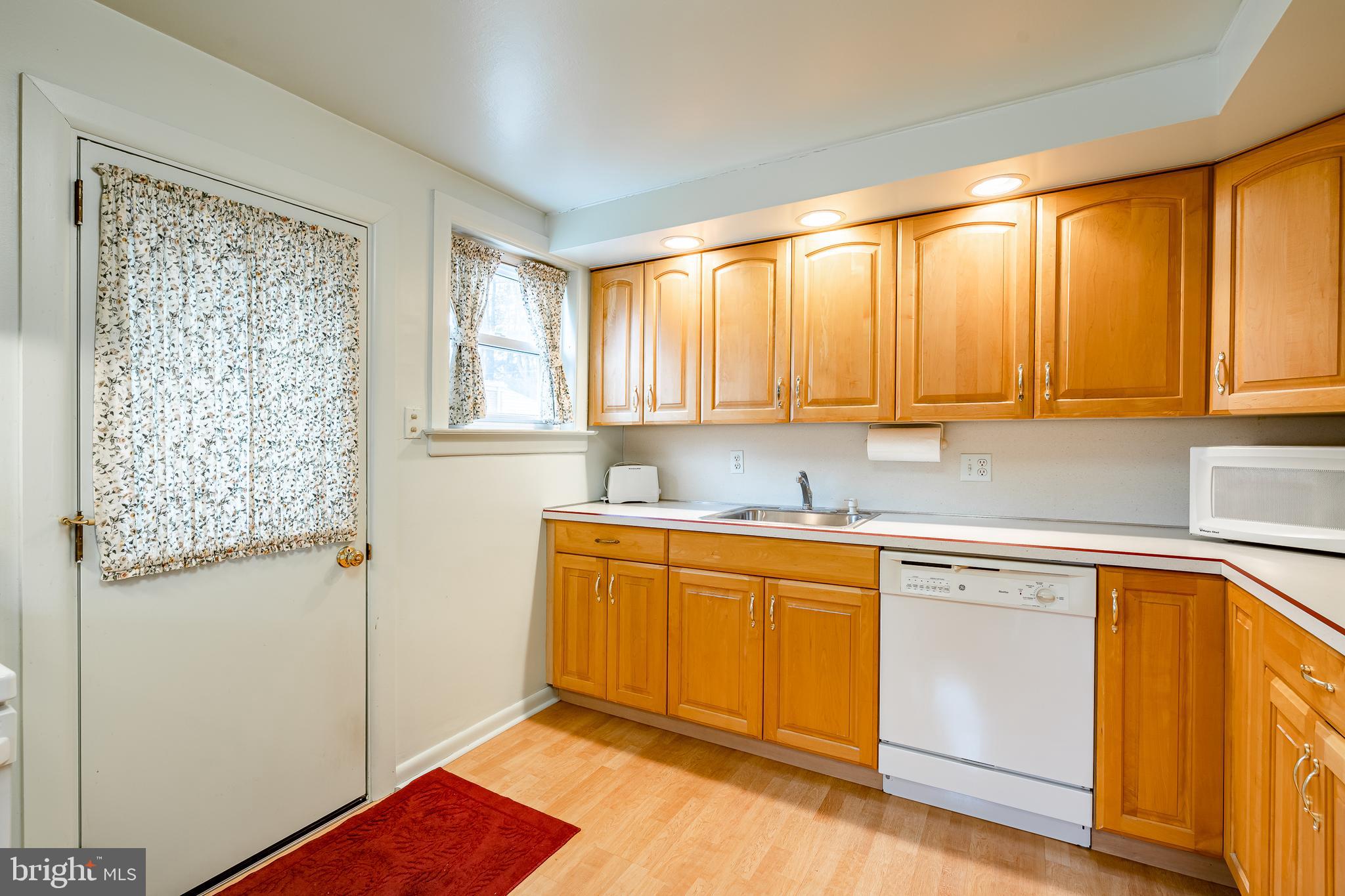 64 Barren Road Newtown Square, PA 19073 - Photo 9 of 35