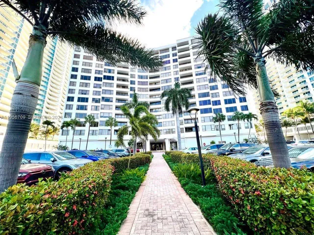 $3,300 | 3505 South Ocean Drive, Unit 619, Hollywood, FL 33019