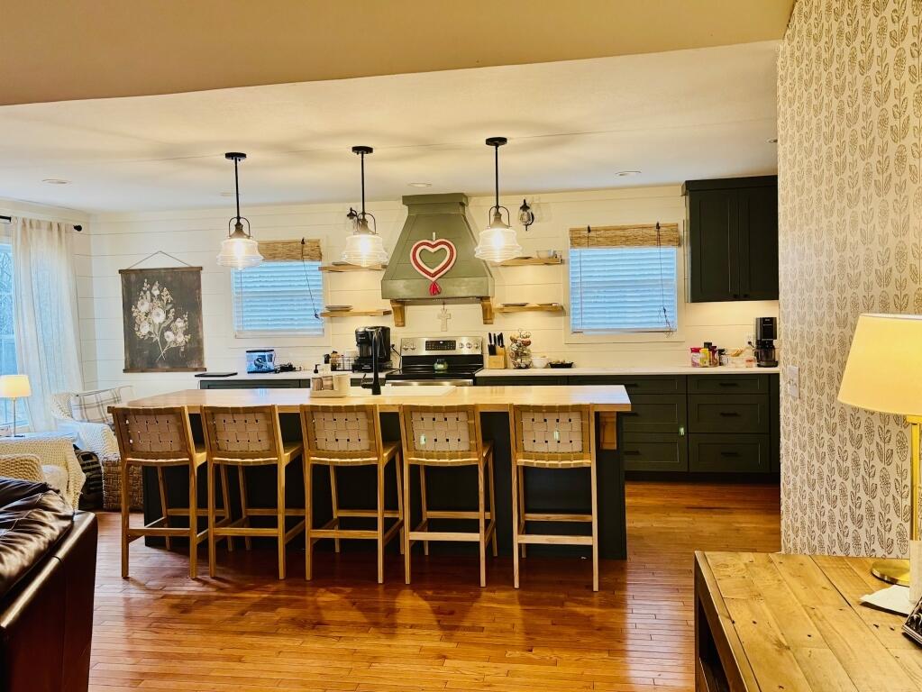 320 Miller Road Signal Mountain, TN 37377 - Photo 5 of 7 05-Kitchen