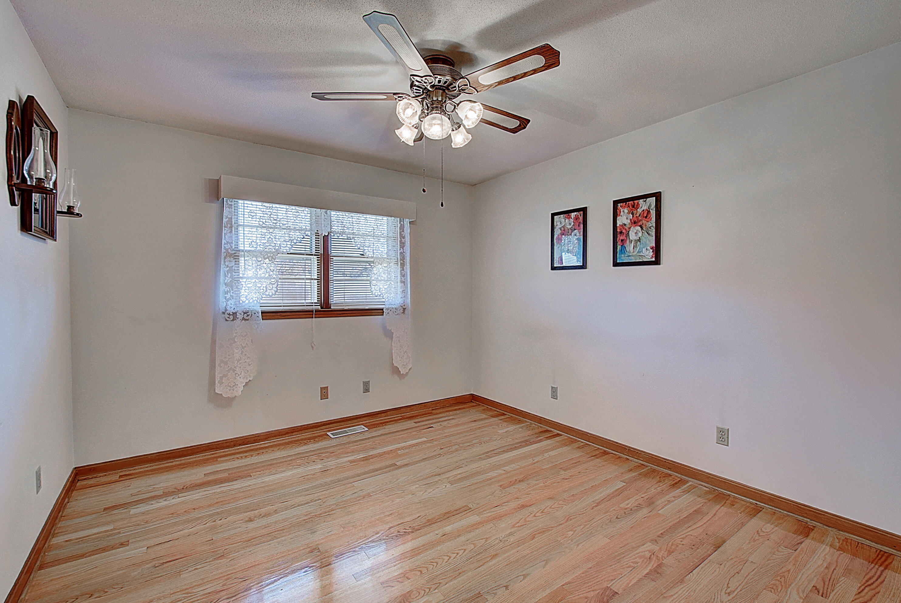 2502 State Line Road Elizabethton, TN 37643 - Photo 27 of 30 DSC_0217And8more