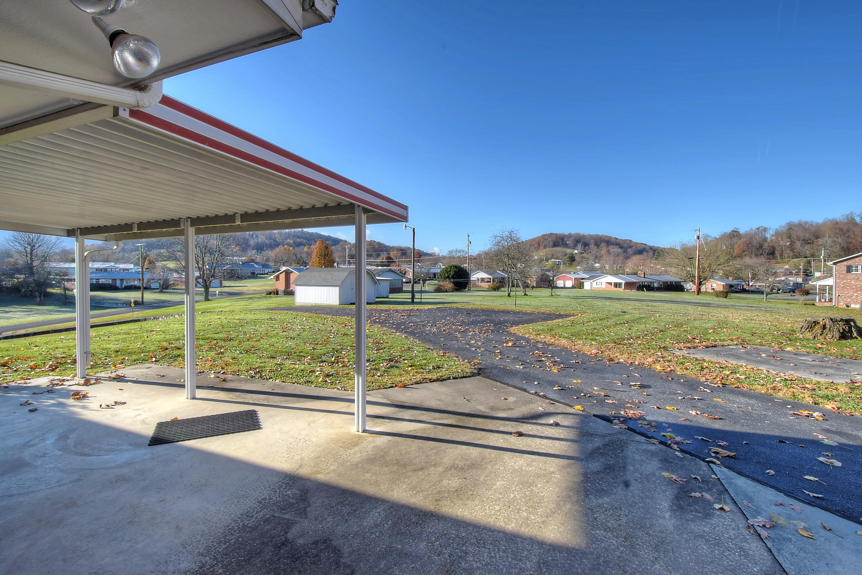 2502 State Line Road Elizabethton, TN 37643 - Photo 6 of 30 DSC_0043_4_5_6_7_8