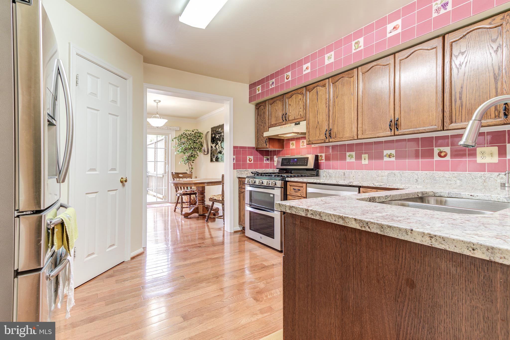 21787 Canfield Terrace Sterling, VA 20164 - Photo 11 of 46 Spacious kitchen with granite countertop