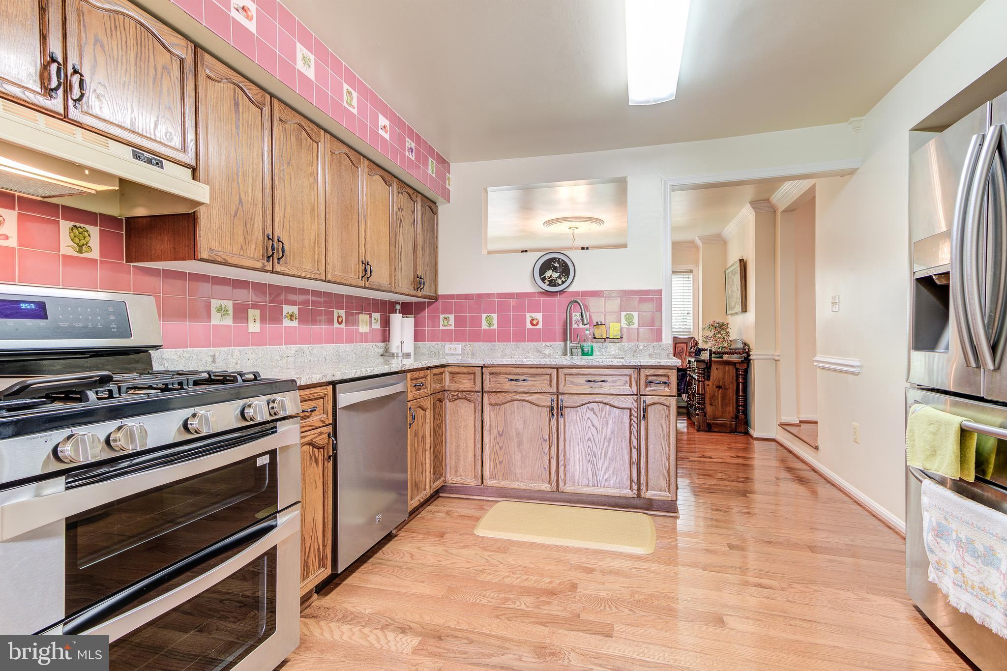 21787 Canfield Terrace Sterling, VA 20164 - Photo 12 of 46 Newer stainless steel appliances