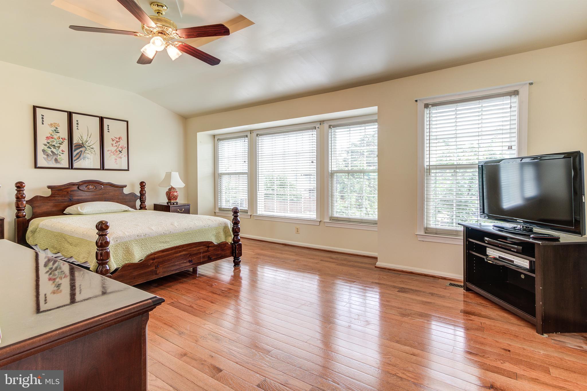 21787 Canfield Terrace Sterling, VA 20164 - Photo 25 of 46 Palatial primary bedroom with ample natural light