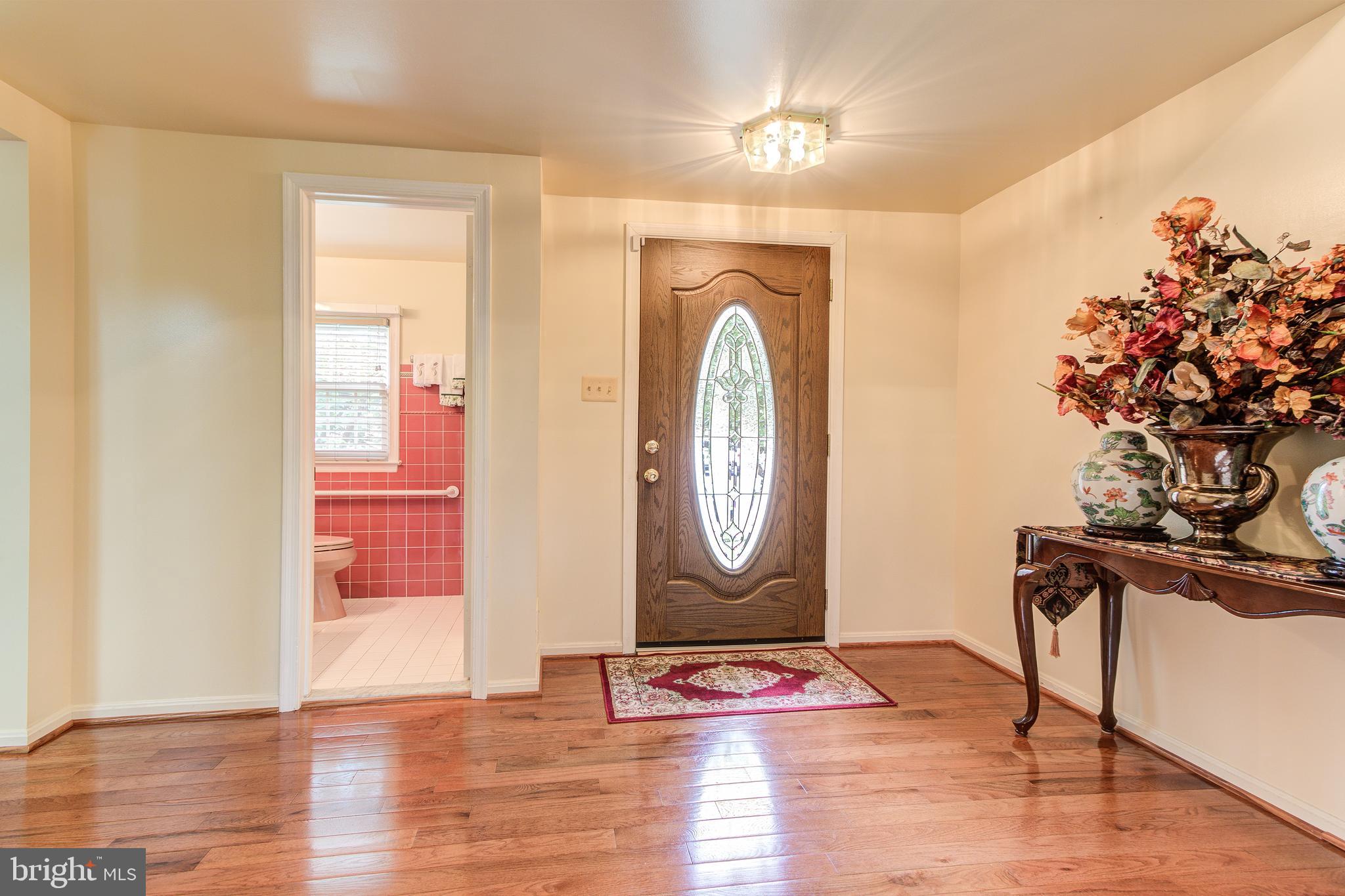 21787 Canfield Terrace Sterling, VA 20164 - Photo 5 of 46 Spacious and bright foyer welcomes you upon entry