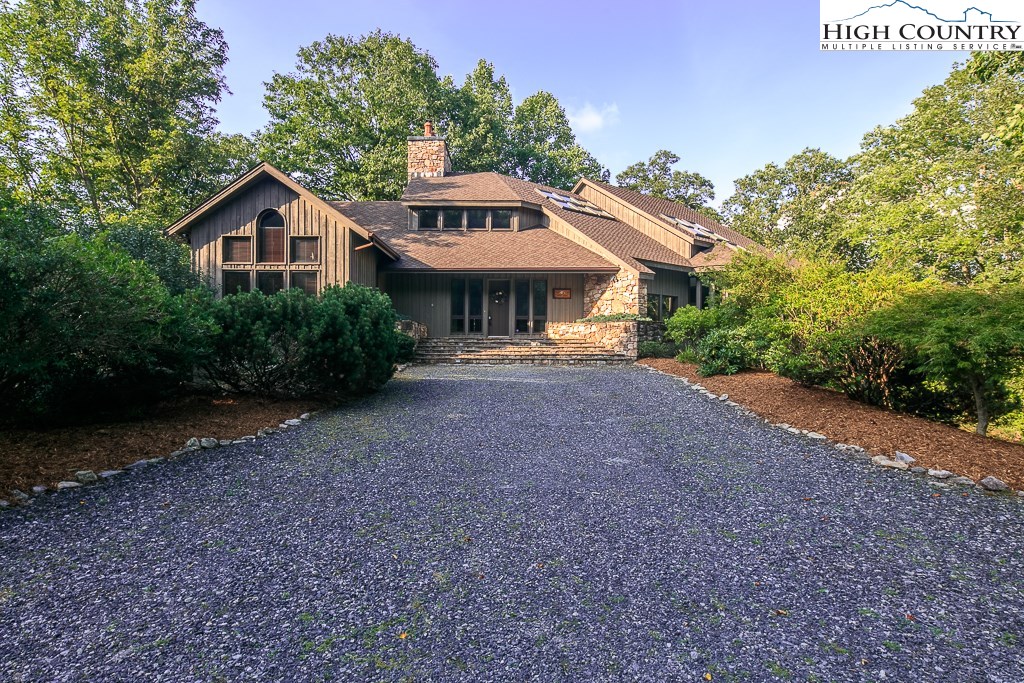 910 Dutch Creek Road Banner Elk, NC 28604 - Photo 3 of 46 Gallery Image 3