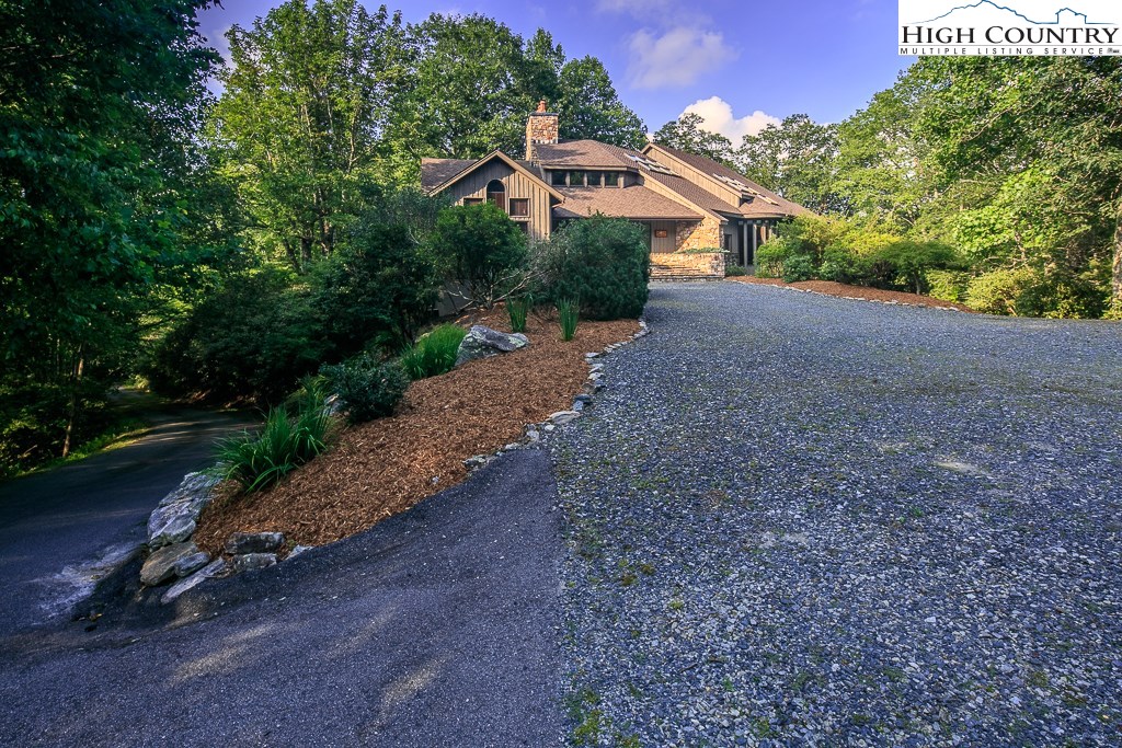 910 Dutch Creek Road Banner Elk, NC 28604 - Photo 4 of 46 Gallery Image 4