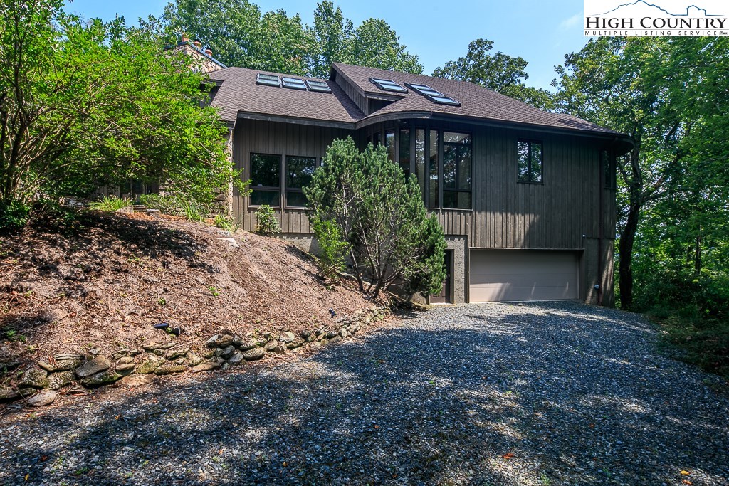 910 Dutch Creek Road Banner Elk, NC 28604 - Photo 5 of 46 Gallery Image 5