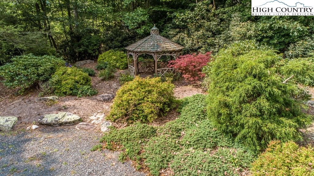 910 Dutch Creek Road Banner Elk, NC 28604 - Photo 8 of 46 Gallery Image 8