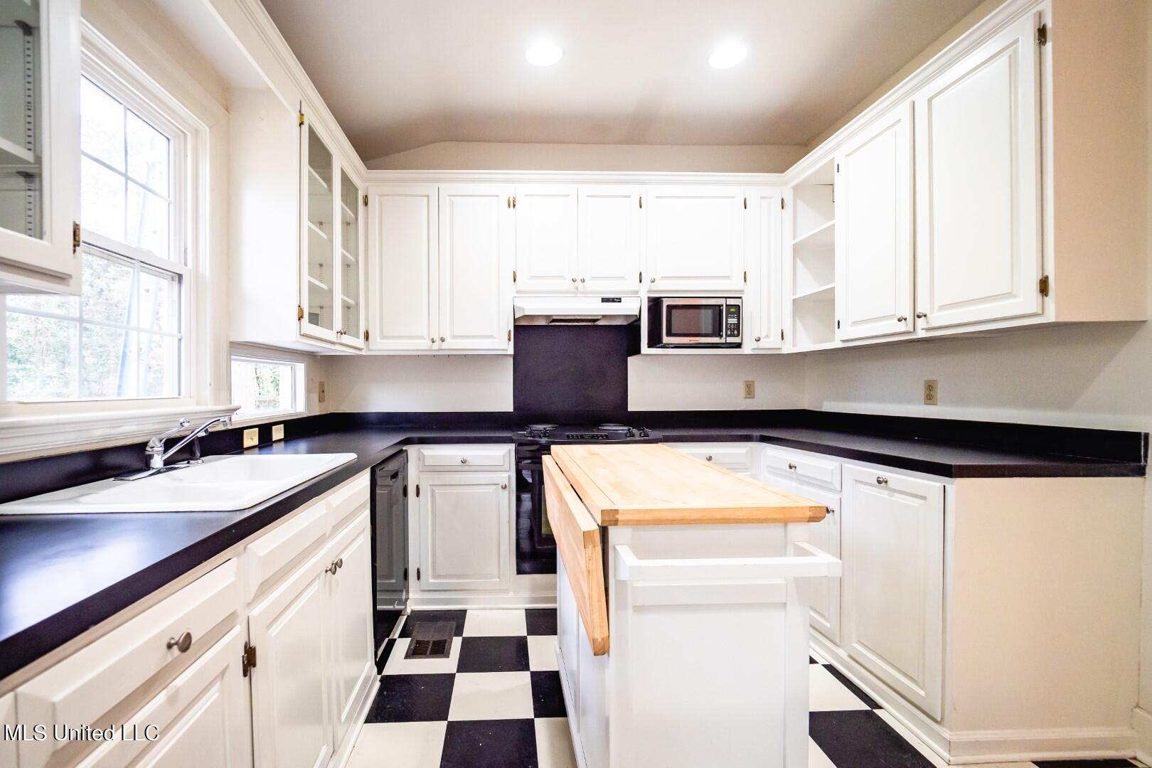 1523 Myrtle Street Jackson, MS 39202 - Photo 16 of 29 P3020056